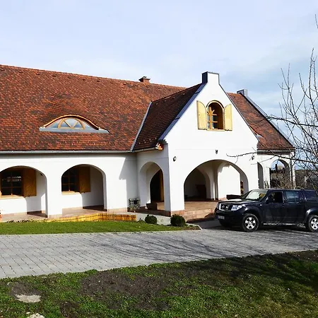 Casa de hóspedes Figula 3*